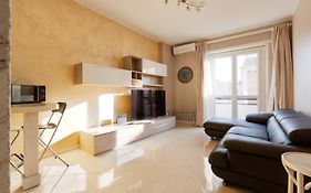 Niguarda Bright Apartment W/ Balcony